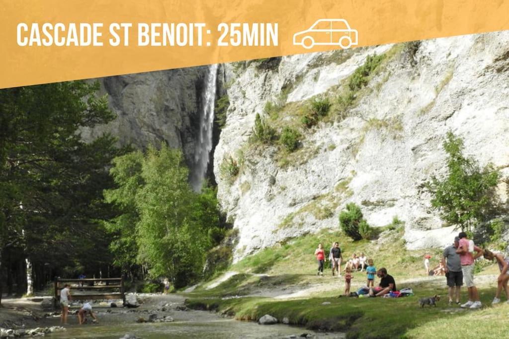 Au Pied Des Cols Et Des Stations *