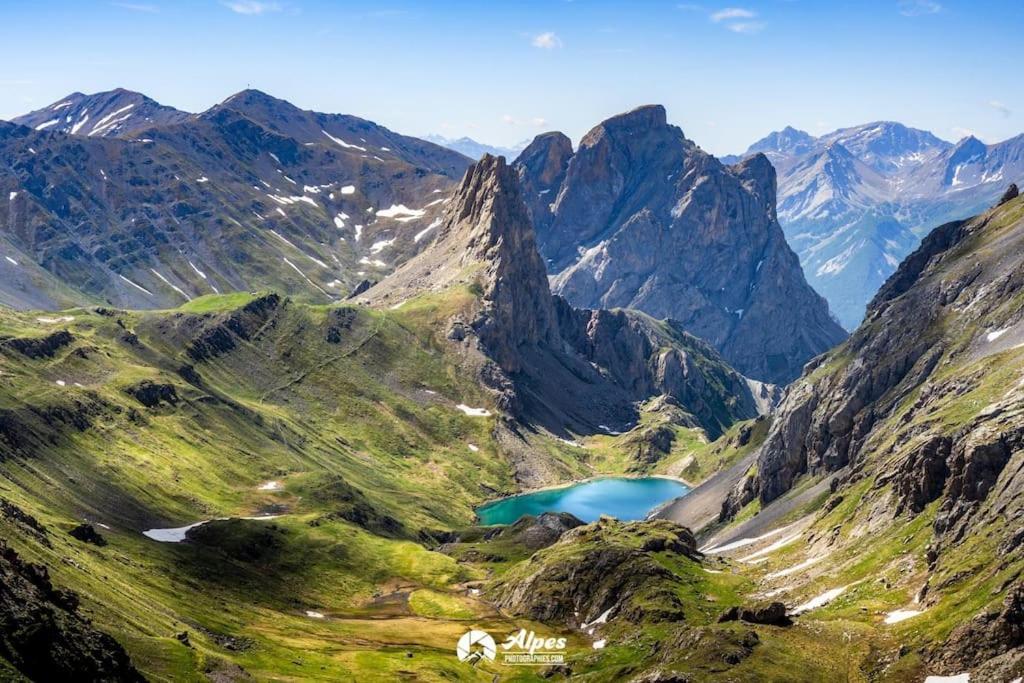 Au Pied Des Cols Et Des Stations *